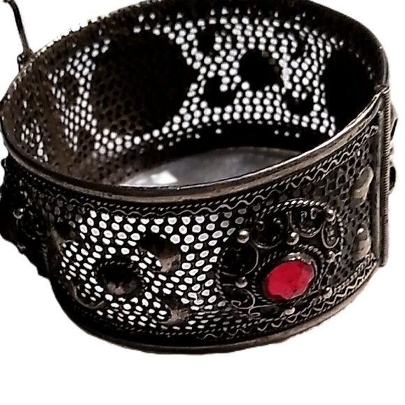 Vintage Silver Wide Filigree Hinged Bangle Bracelet with Red Glass Stones - Picture 3 of 16